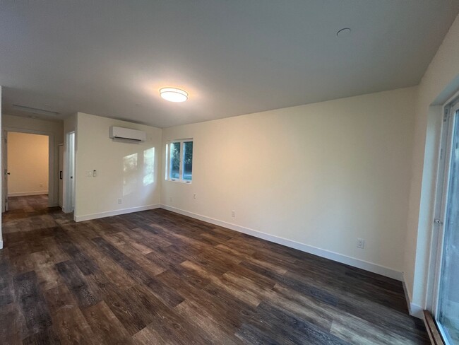 Building Photo - Beautiful Newly Constructed 2BR Cottage in...