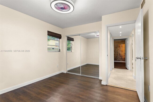 Building Photo - 821 Euclid Ave