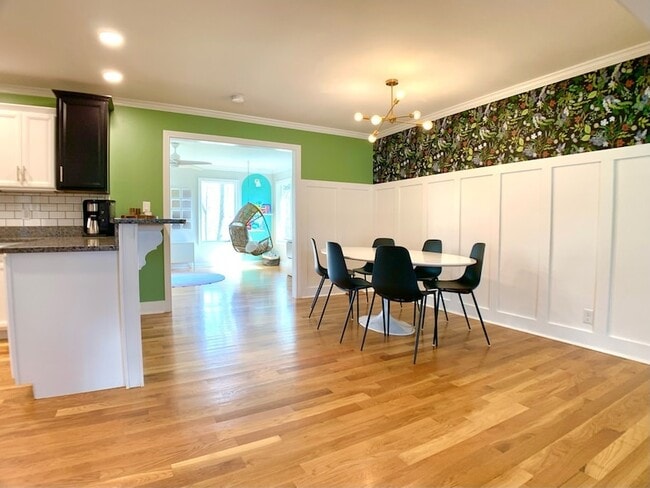 Building Photo - 423 Rivermont Dr