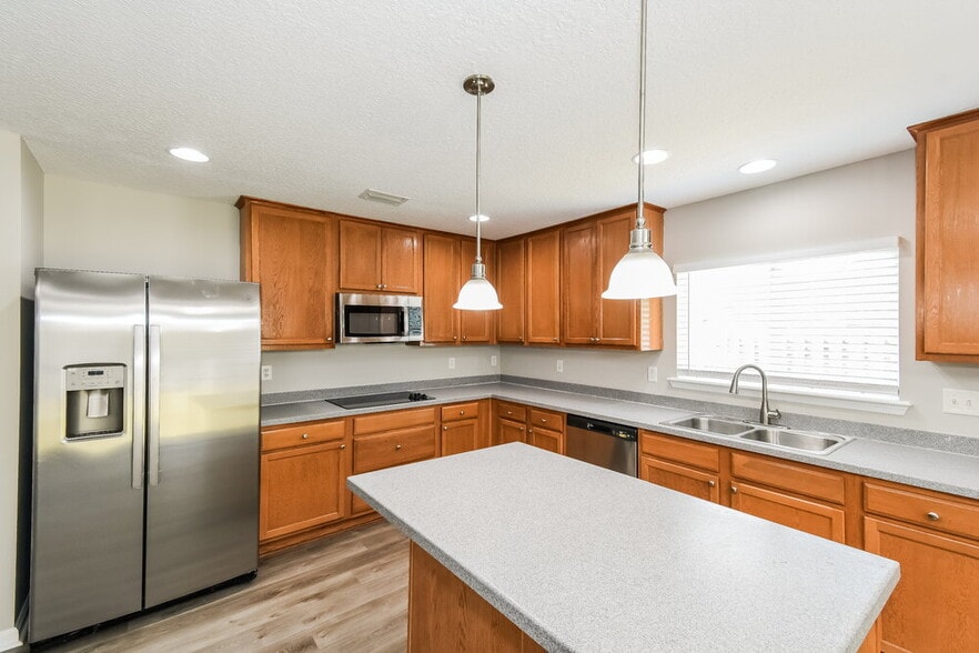 Building Photo - 76309 Deerwood Dr
