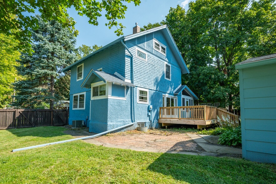 Building Photo - 822 7th St