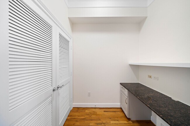 Building Photo - 3333 Allen Pkwy