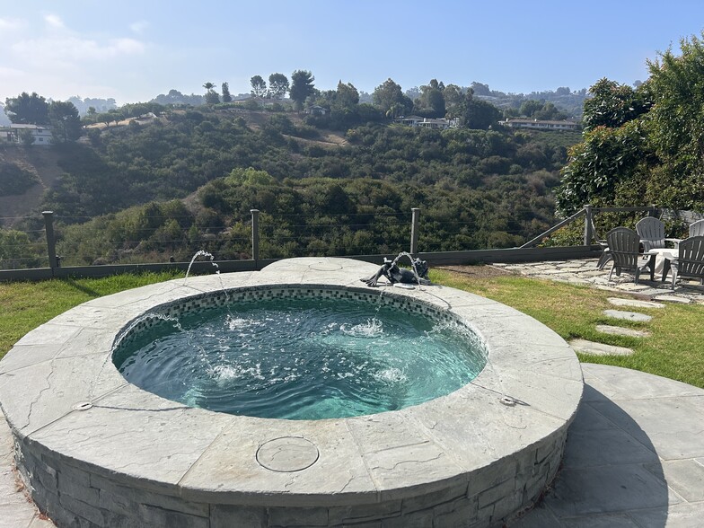 Jacuzzi/fountain - 27078 Sunnyridge Rd