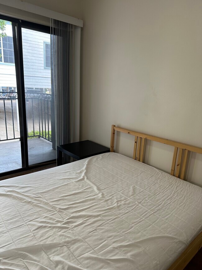 Bedroom B - 2905 Swisher St