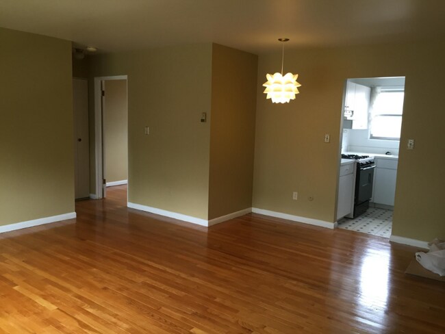 Building Photo - 2525 W 13 Mile Rd