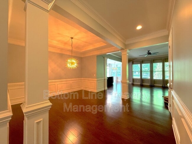 Building Photo - 9006 Blue Ridge Dr