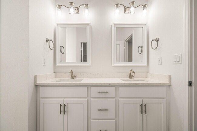 Building Photo - 4902 Kensington Ln