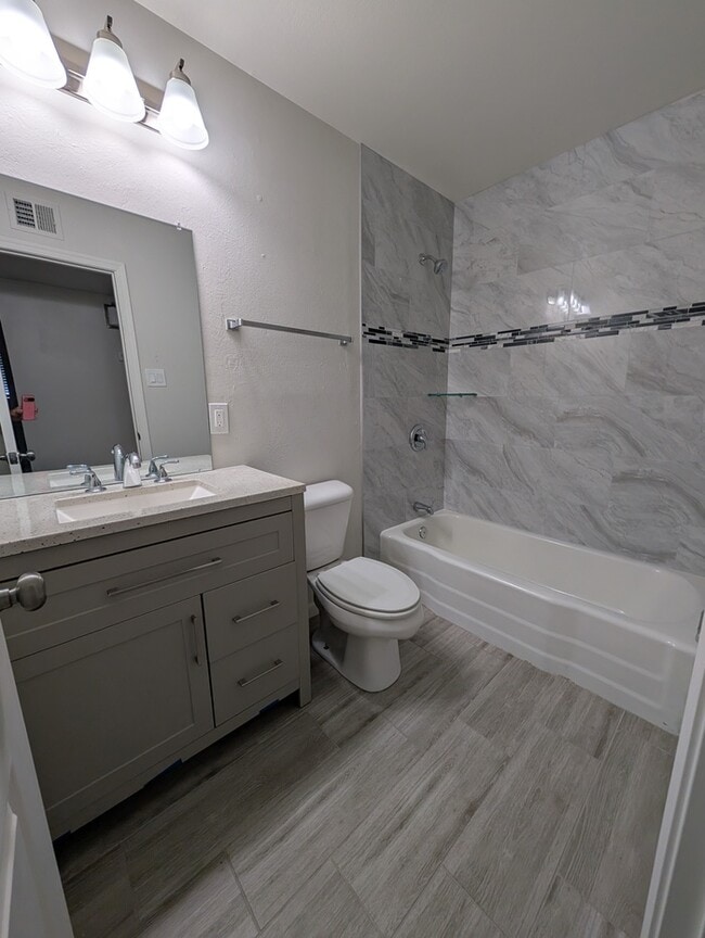 Building Photo - West Phoenix Fully Remodeled 3br