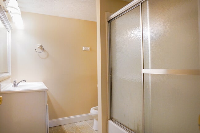 Building Photo - 124 Crain Ave