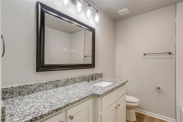 Building Photo - 144 NW Suzanne Terrace