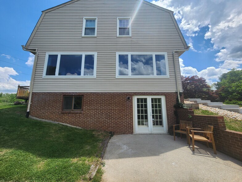 Building Photo - 18009 Ednor View Ter