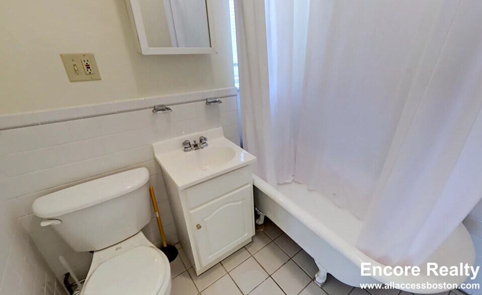 Building Photo - 107 Queensberry St