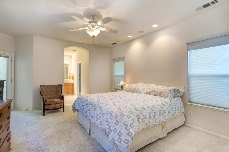 Building Photo - 872 E Green Acres Dr