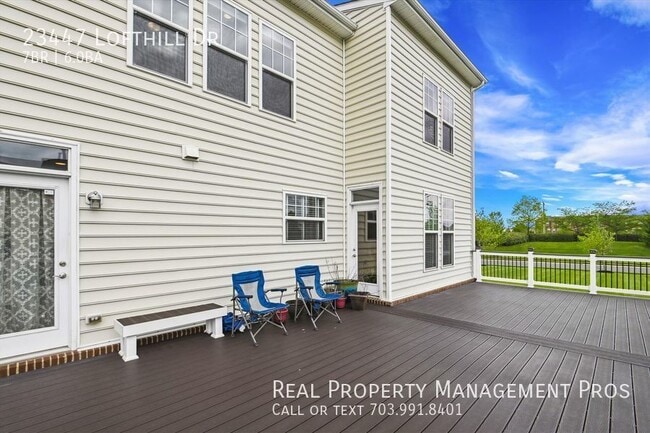 Building Photo - Beautifully Maintained 7 Bedroom 6 Bath Ho...