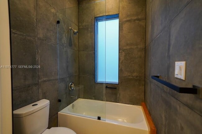 Building Photo - 112 NW 24th Ct