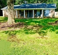 Building Photo - 918 Abilene Dr E