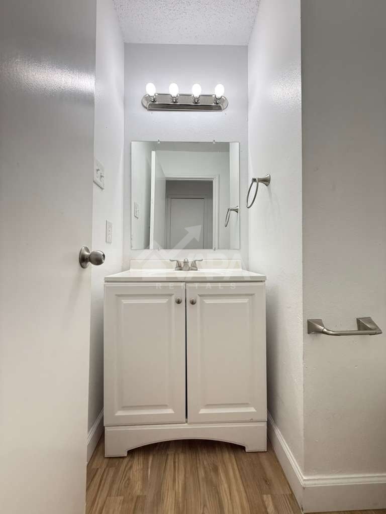 Building Photo - 3230 Bear Springs Dr