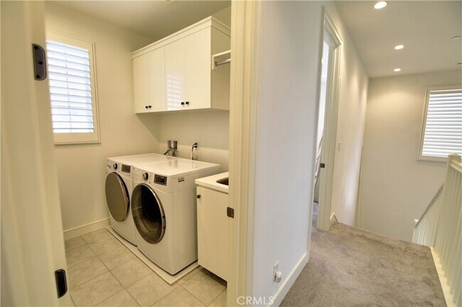 Building Photo - 104 Winnett