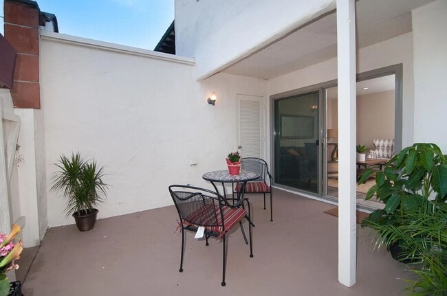 Building Photo - 4 Bedrooms and 2.5 baths!  Modern upgrades and a coastal community!