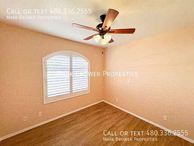 Building Photo - 566 S Esmeralda