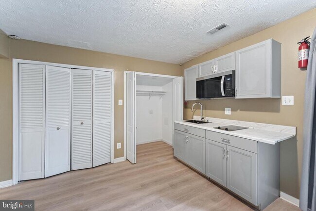 Building Photo - 2503 Lemontree Terrace