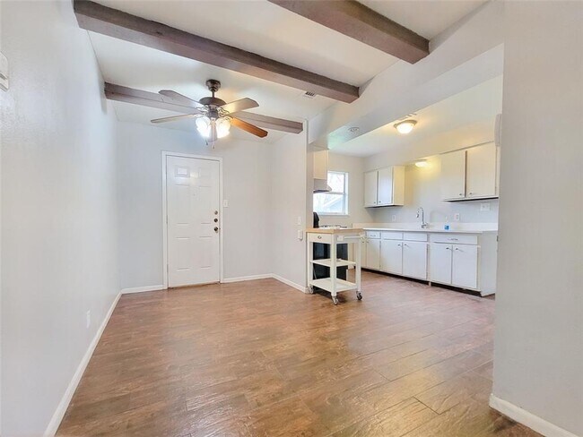 Building Photo - 6002 Idlewood Cove