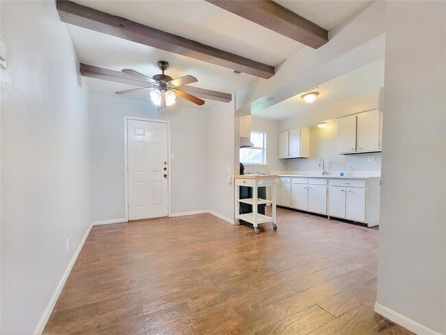Building Photo - Charming 3-Bed, 1.5-Bath Home in Austin!