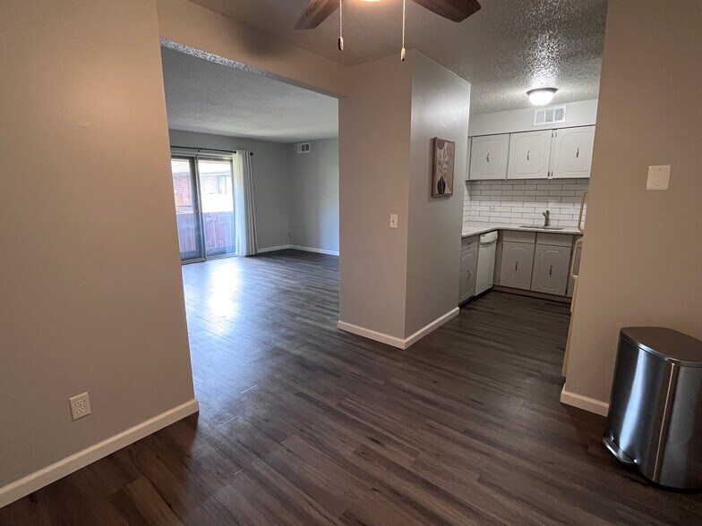 Building Photo - 1190 Calley Dr