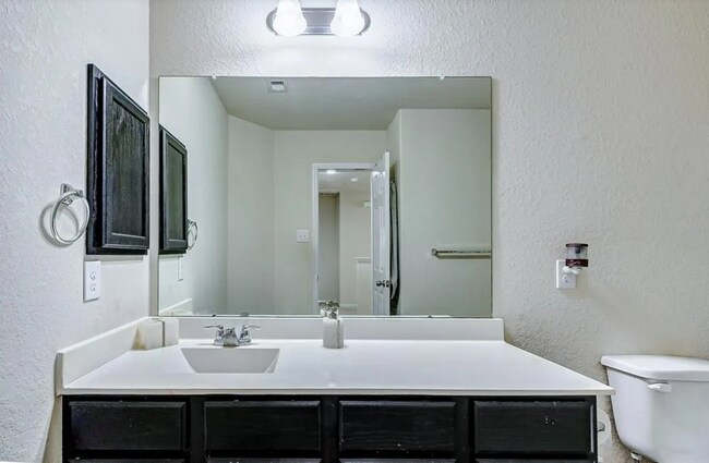 Building Photo - 21126 Fox Hillside Way