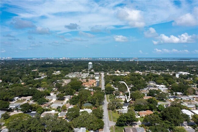 Building Photo - 1801 Bellemeade Dr