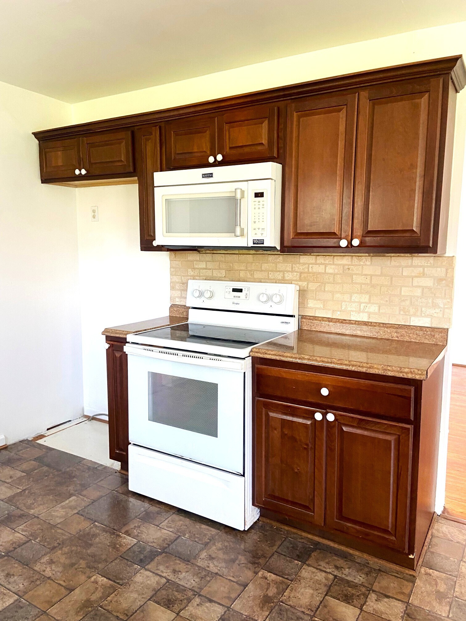 Building Photo - 1826 Eastridge Dr