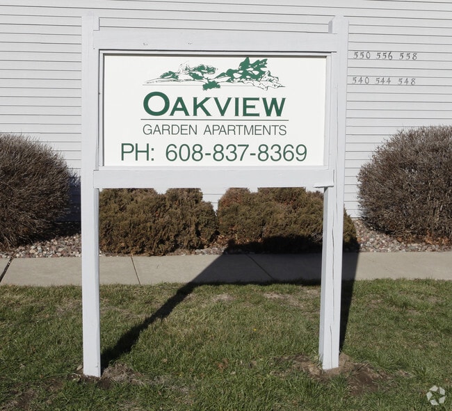 Building Photo - 520-550 Athletic Way