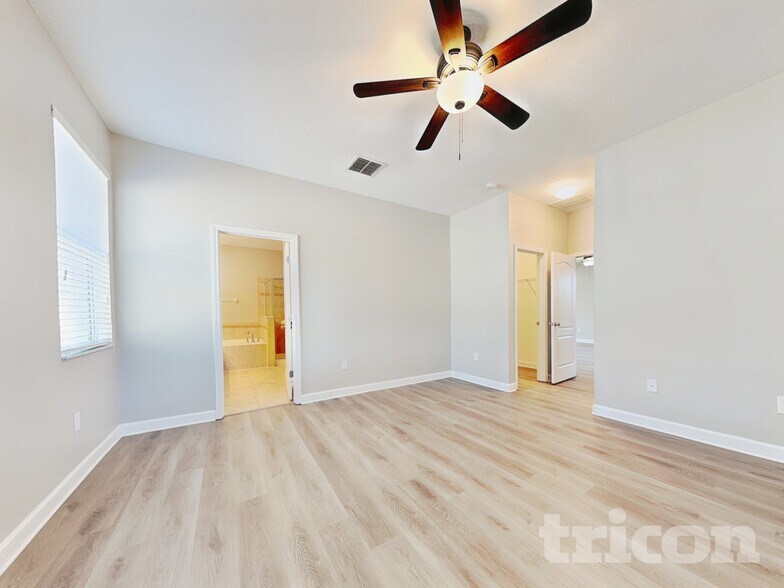 Building Photo - 13811 Newport Shores Dr