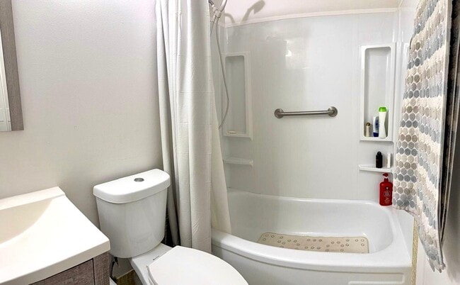 Building Photo - 63 Windsor C