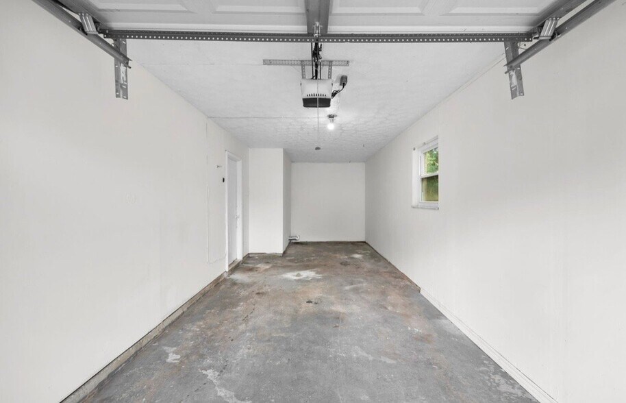 Building Photo - 10203 Storm Dr