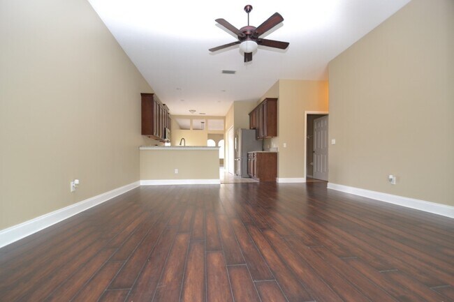 Building Photo - Fantastic fully upgraded 4 BR Oviedo Pool ...