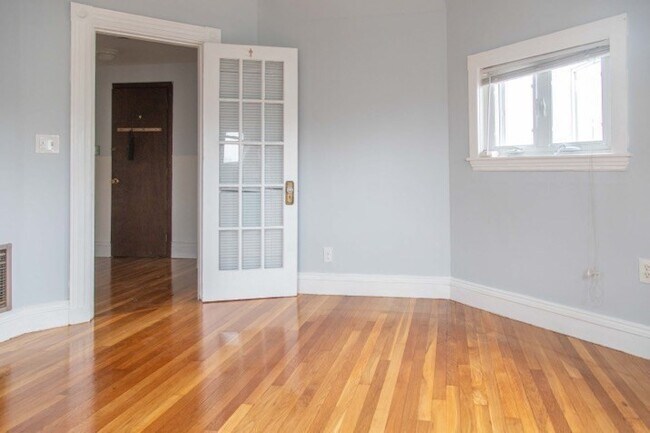 Building Photo - 19-21 Woodbridge St