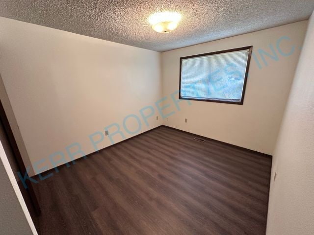 Building Photo - Charming 3-Bed Oasis with 2 Full Baths in Gresham – Perfectly Cozy at 1088 Sq Ft!