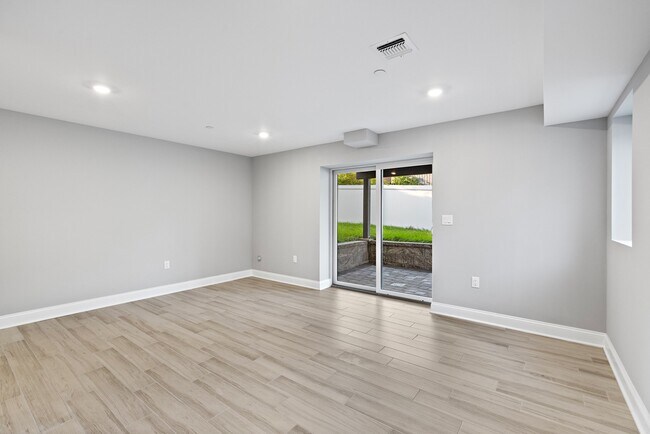 Building Photo - 57 Lincoln Ave