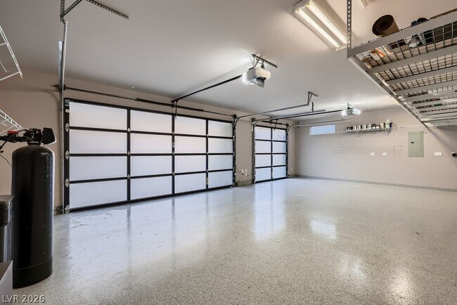 Building Photo - 917 Vegas View Dr