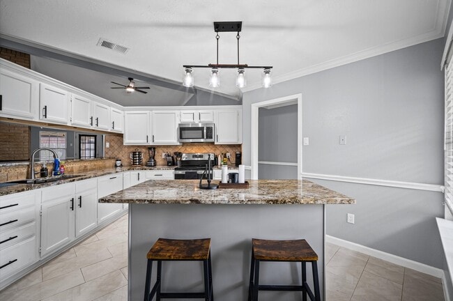 Building Photo - 1418 Pennygent Ln