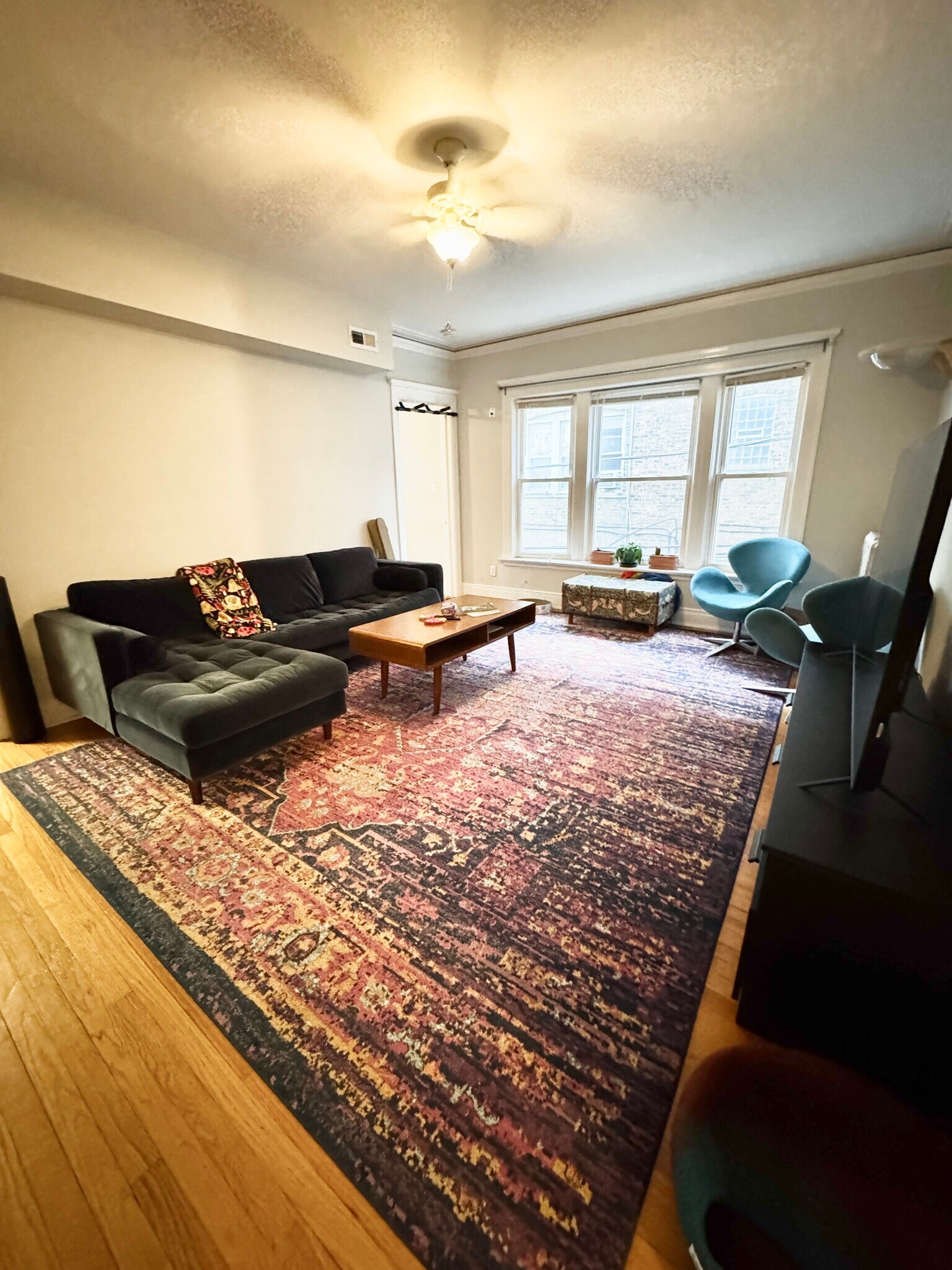 Building Photo - 1955 W Sunnyside Ave