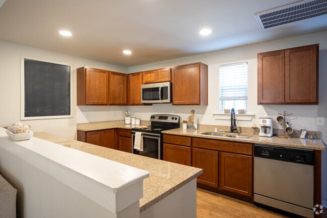 5BD, 5BA - 1,842SF - Kitchen - Sunport Luxury Townhomes