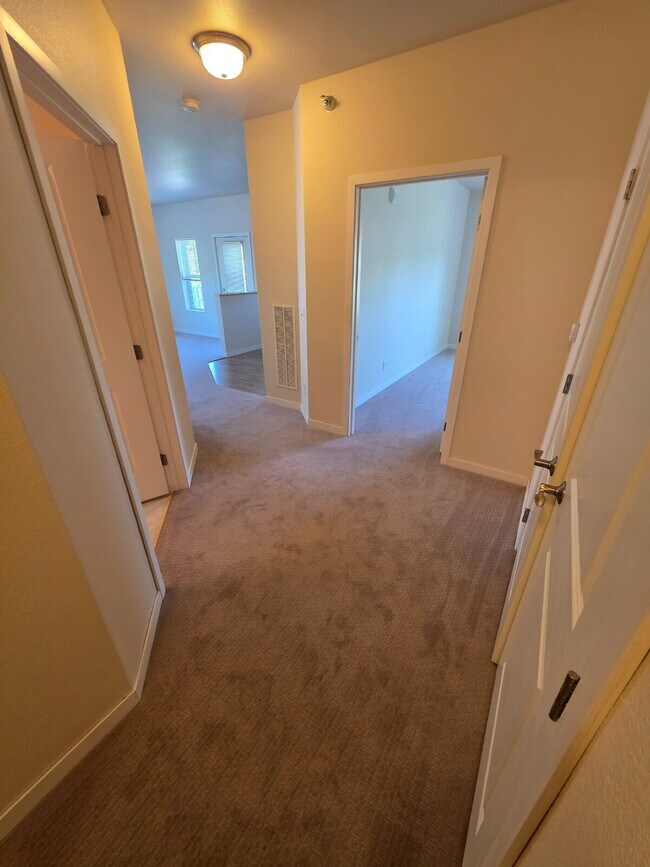 Building Photo - 2 Bedroom | 1 Bathroom 2nd Floor Apartment...