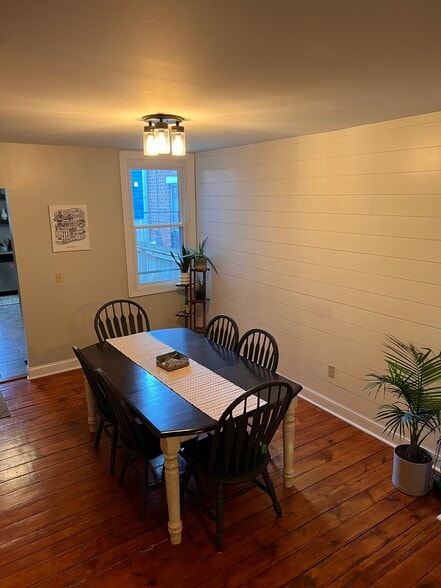 Dining room - 421 Boas St