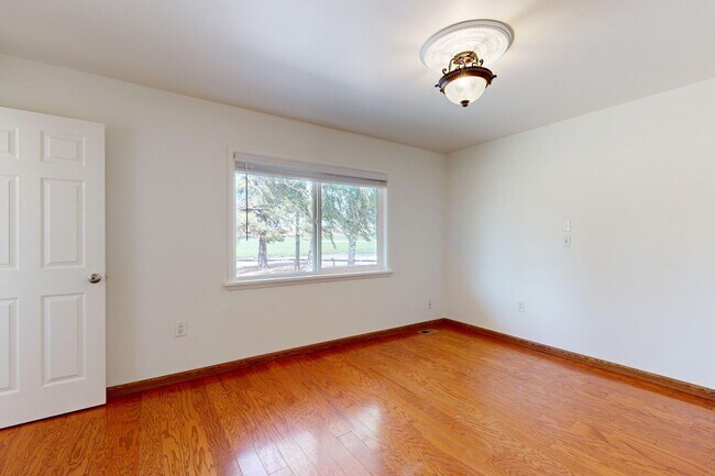 Building Photo - Farmhouse - Showings now Available