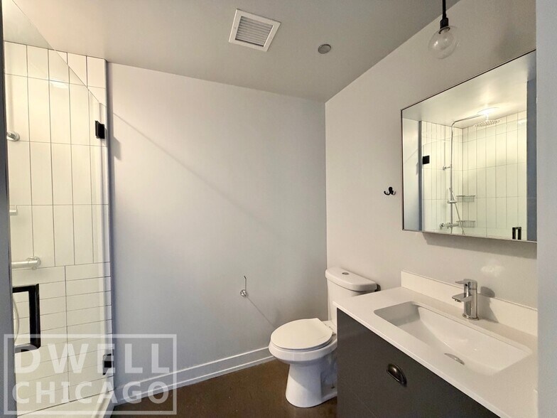 Building Photo - 110 W Chicago Ave