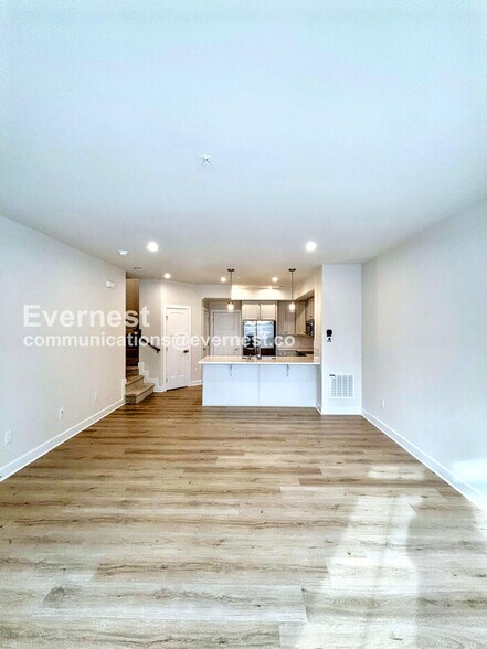 Building Photo - 12112 Calgary Lp