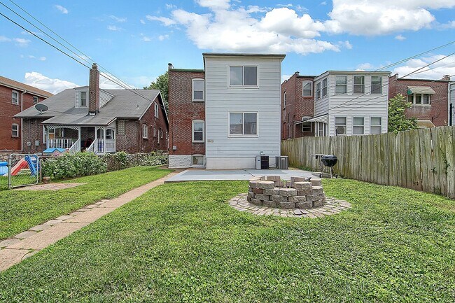 Building Photo - 4621 Quincy St