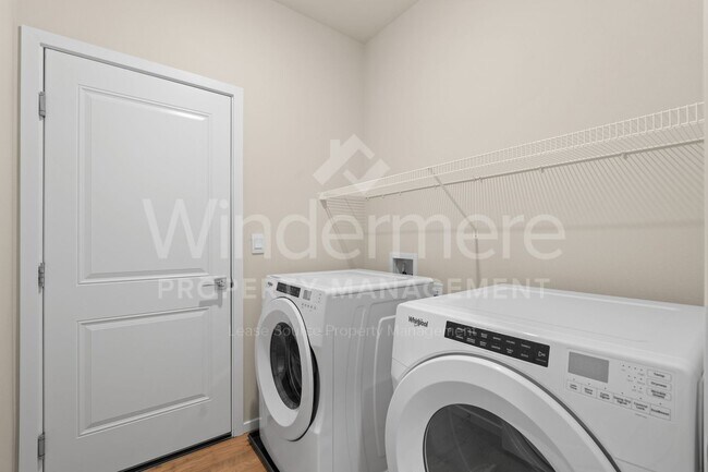 Building Photo - Welcome to this stunning 4-bedroom, 2-bathroom home located in the heart of Spokane, WA.